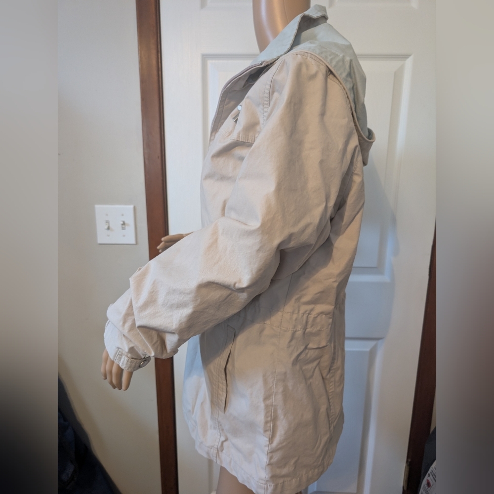 London Fog Women's Hooded Beige rain Jacket Medium W/Striped Lining - Picture 2 of 13